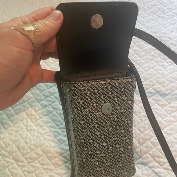 BNWOT - Beautiful Cole Haan Grey/Black/White Patterned Cell Phone/Wallet Purse - Picture 3 of 6